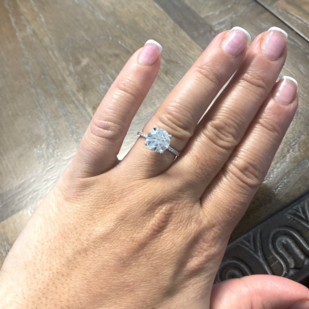 Beautiful 3 carat moissanite solitaire diamond ring 14k gold.